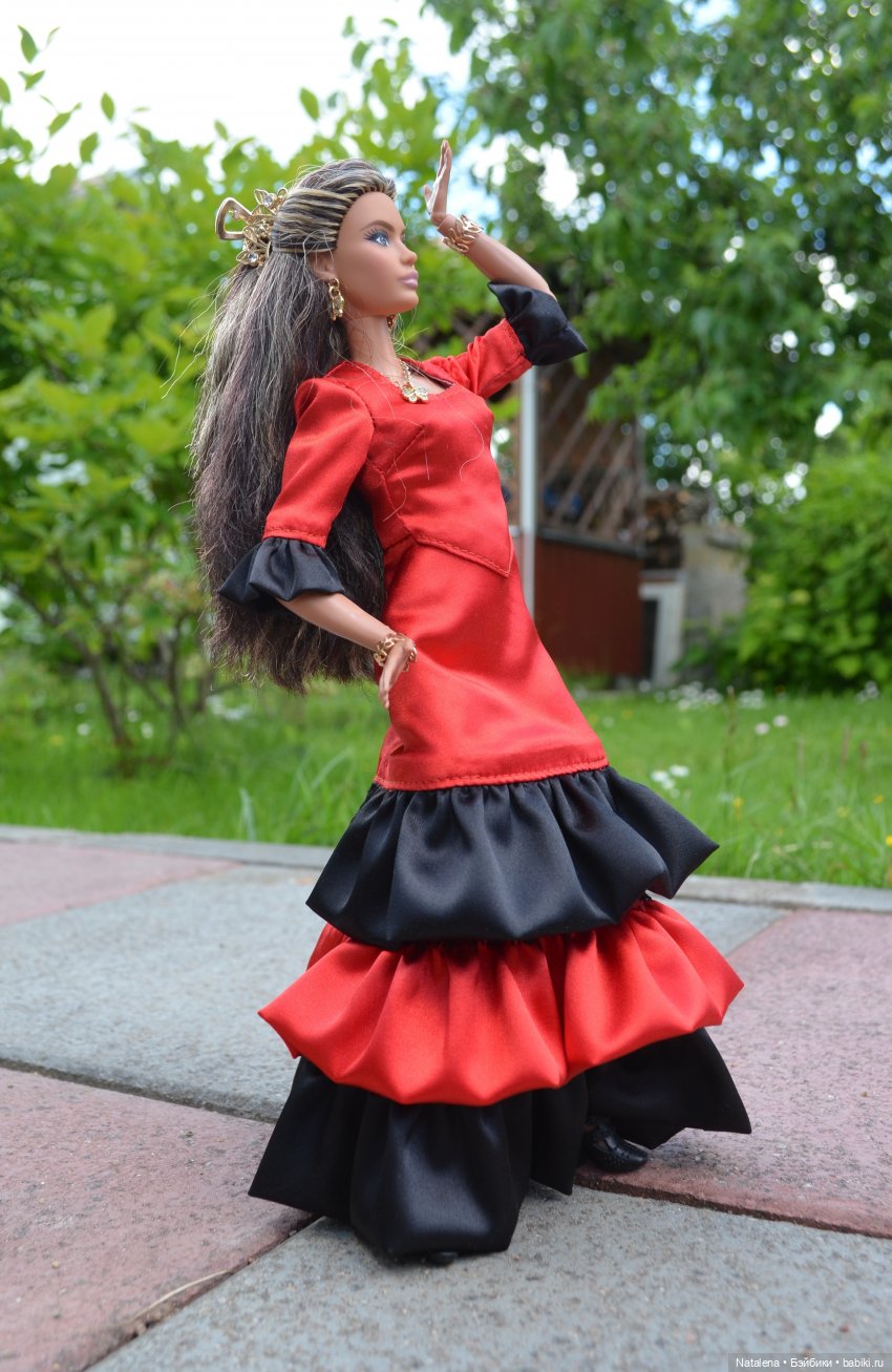 Это красное платье для чего ты надела