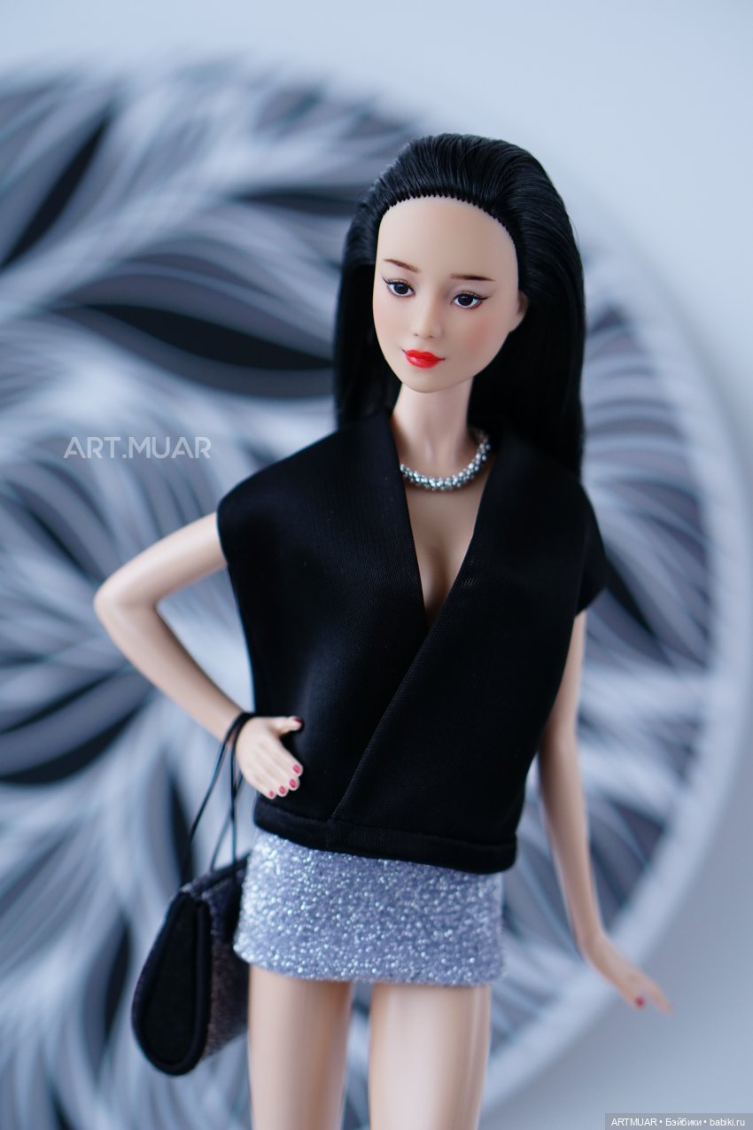 Резиновая витрина или 2 года с куклами (фото 9)