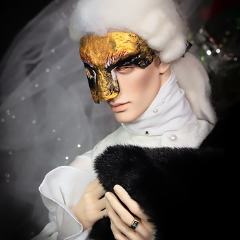 Маски у новогодней ёлочки