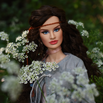 Фея, что рвет и сшивает, ведьма, что скрыта до времени