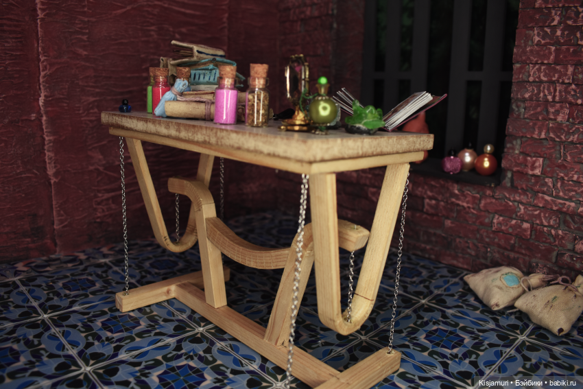 И столик на цепях...стоит (фото 9)