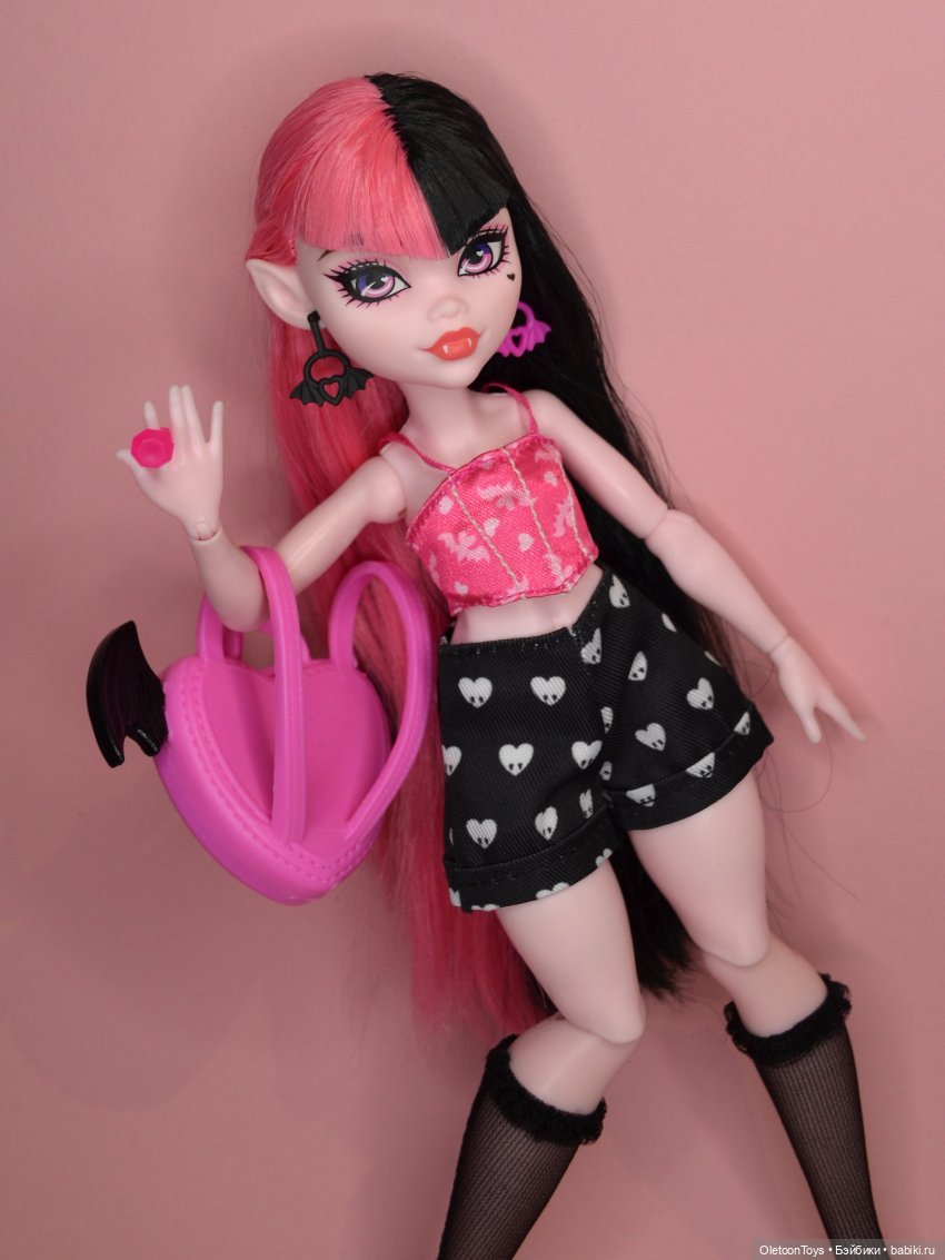 Дракулаура на примерке — Куклы Monster High и Ever After High: G1 (фото 3)