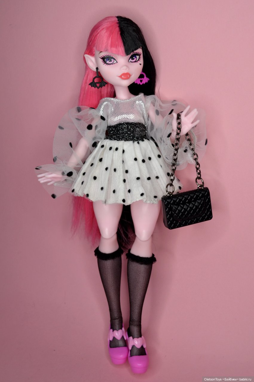 Дракулаура на примерке — Куклы Monster High и Ever After High: G1 (фото 5)