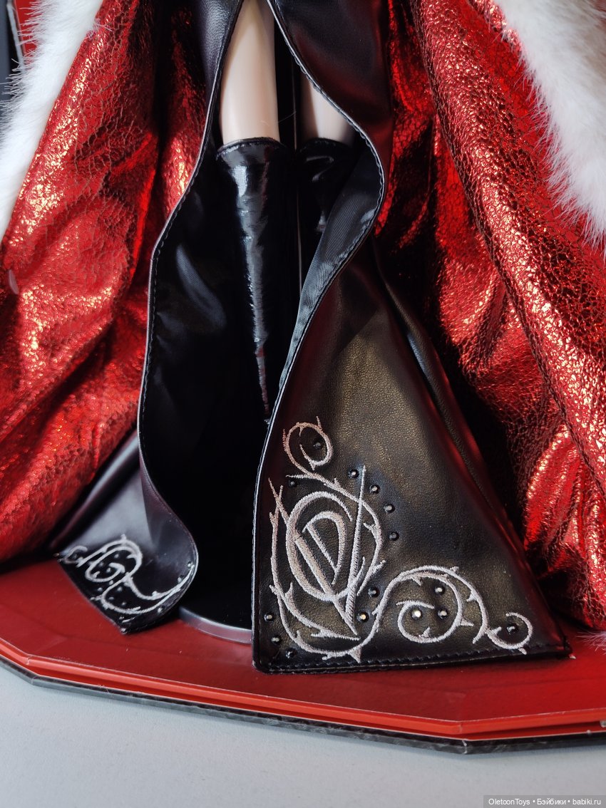 Большая Круэлла — Куклы Disney Animators и Принцессы Диснея: Disney Store