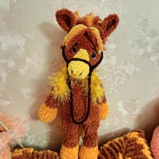 Лошадка из плюша