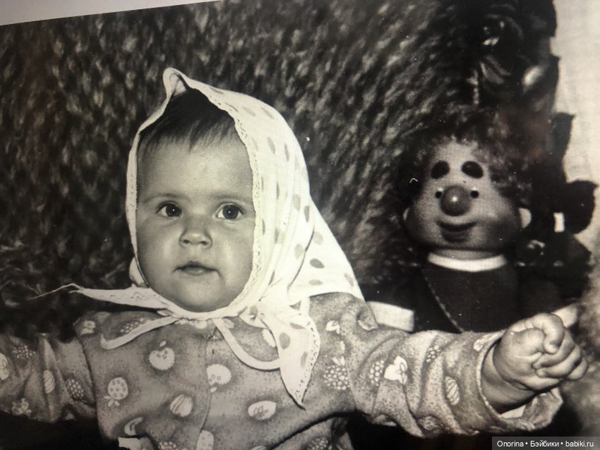 Это я с Карлсоном. Он, кстати, сохранился, но у него нет одной руки. Думаю, что с этим делать.