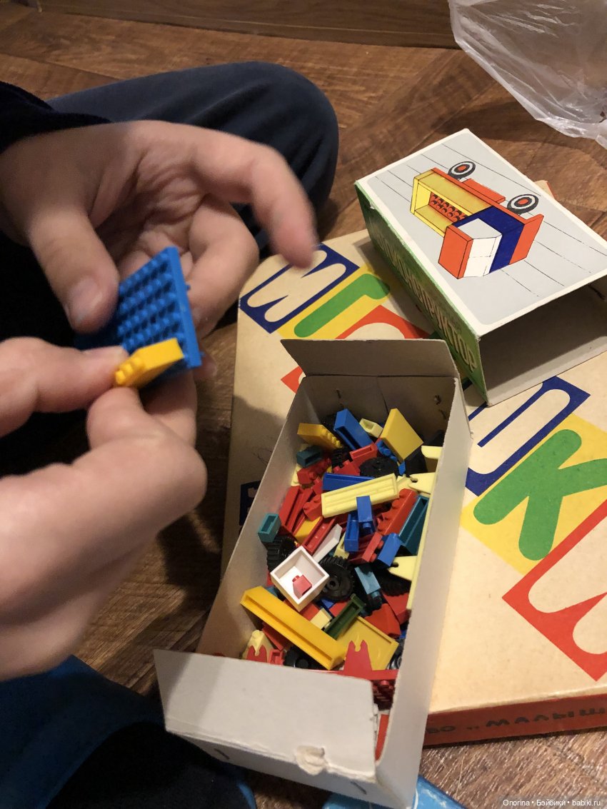 Антошка получает посылку — Игрушки СССР и советского детства: резиновые (фото 9)