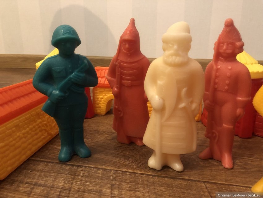 А из нашего окна площадь Красная видна. Ремонт пушки из колкого пластика