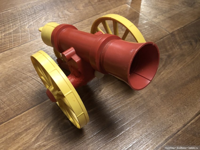 А из нашего окна площадь Красная видна. Ремонт пушки из колкого пластика