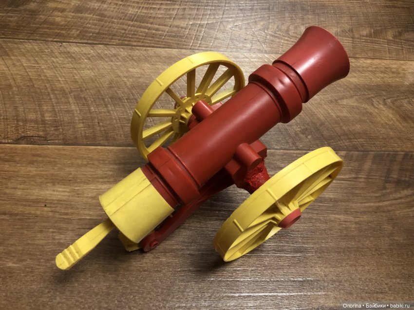 А из нашего окна площадь Красная видна. Ремонт пушки из колкого пластика