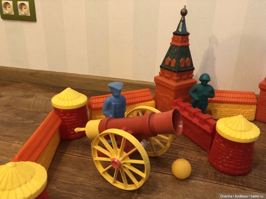 А из нашего окна площадь Красная видна. Ремонт пушки из колкого пластика