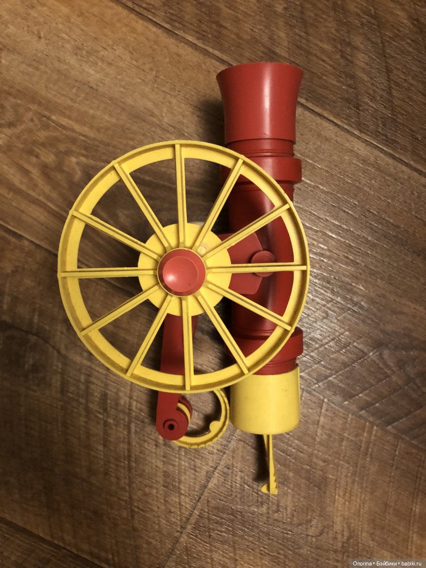 А из нашего окна площадь Красная видна. Ремонт пушки из колкого пластика