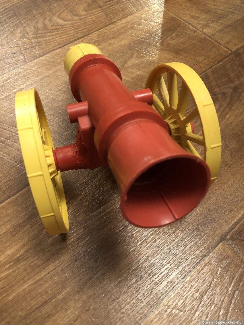 А из нашего окна площадь Красная видна. Ремонт пушки из колкого пластика