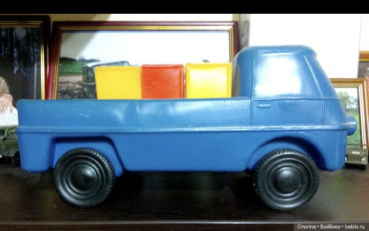 Игрушки из полиэтилена («дутыши») Московского завода пластмассовых игрушек "Малыш"