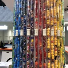 Колонна из игрушек