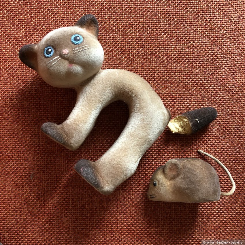 На чердаке, на чердаке есть уголок укромный