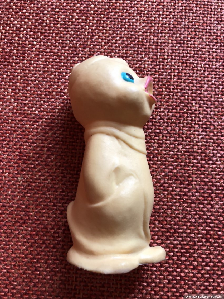 На чердаке, на чердаке есть уголок укромный