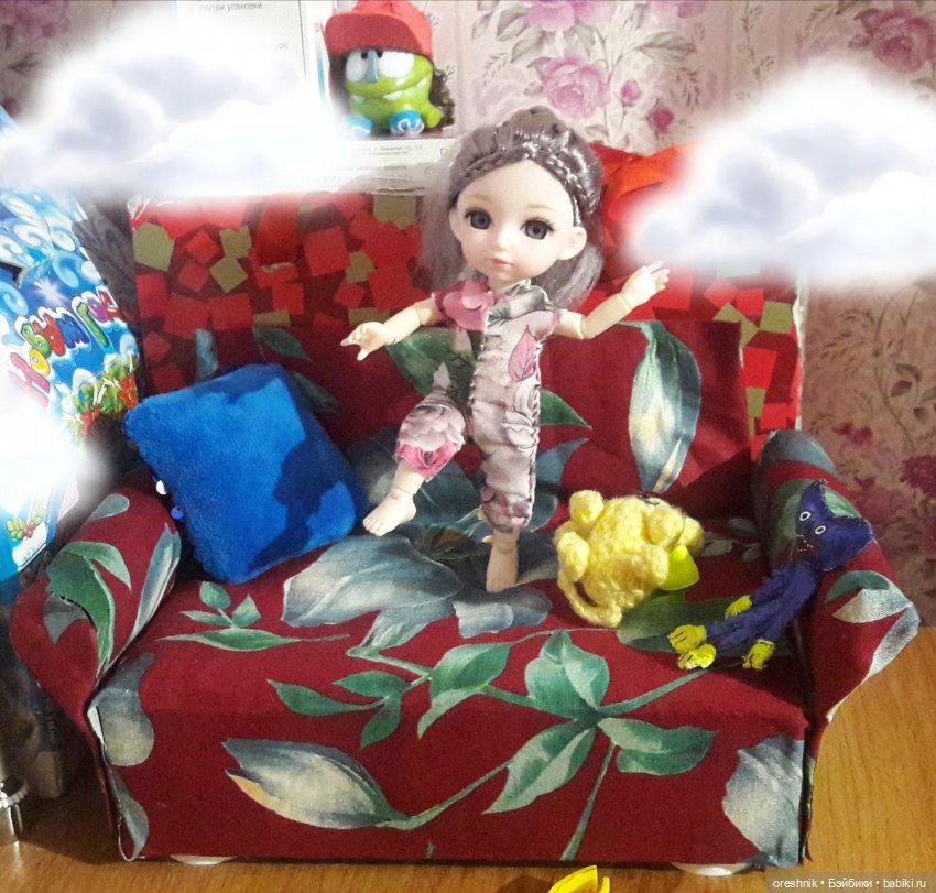 Диван в нашем доме — Мебель для кукол и домиков: фото