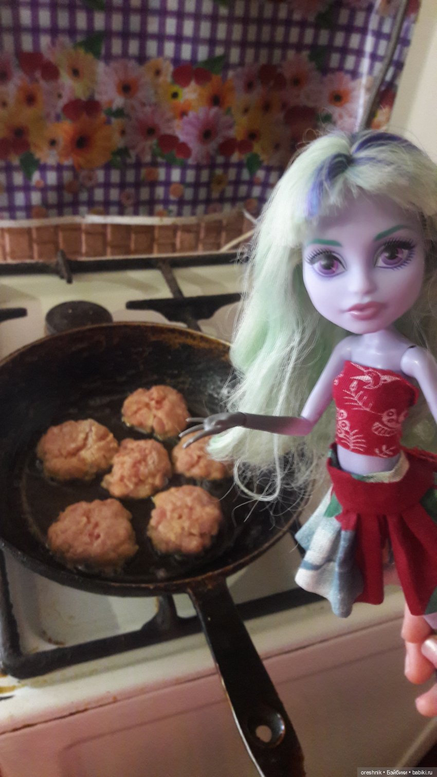 Твайла дежурит на кухне — Куклы Monster High и Ever After High: G1