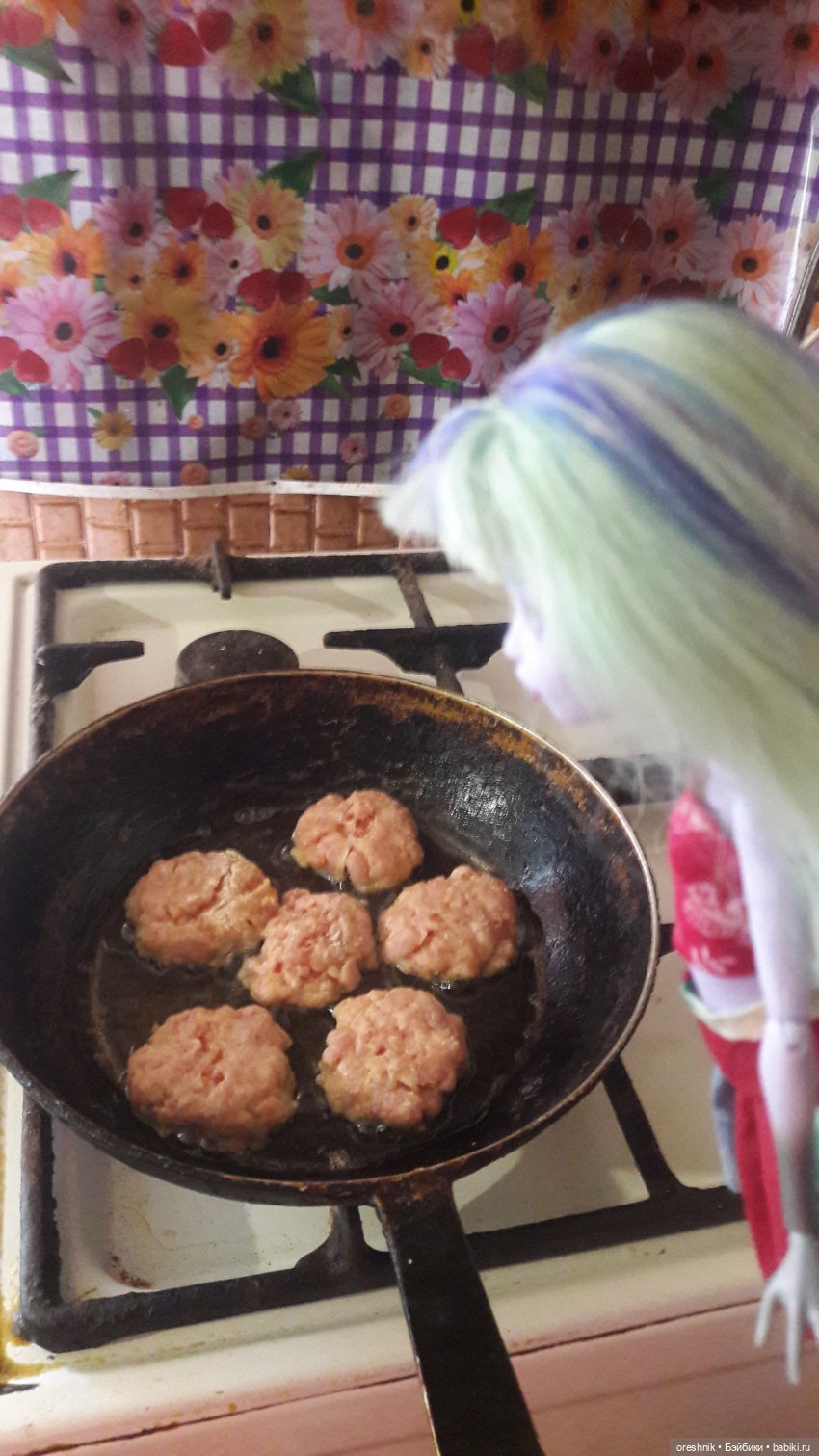 Твайла дежурит на кухне — Куклы Monster High и Ever After High: G1