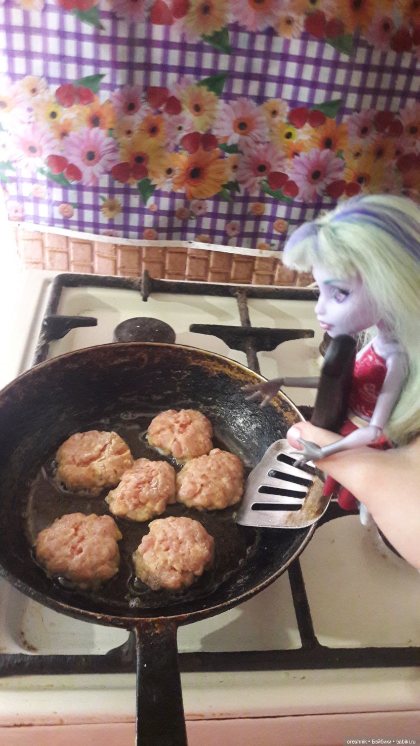 Твайла дежурит на кухне — Куклы Monster High и Ever After High: G1