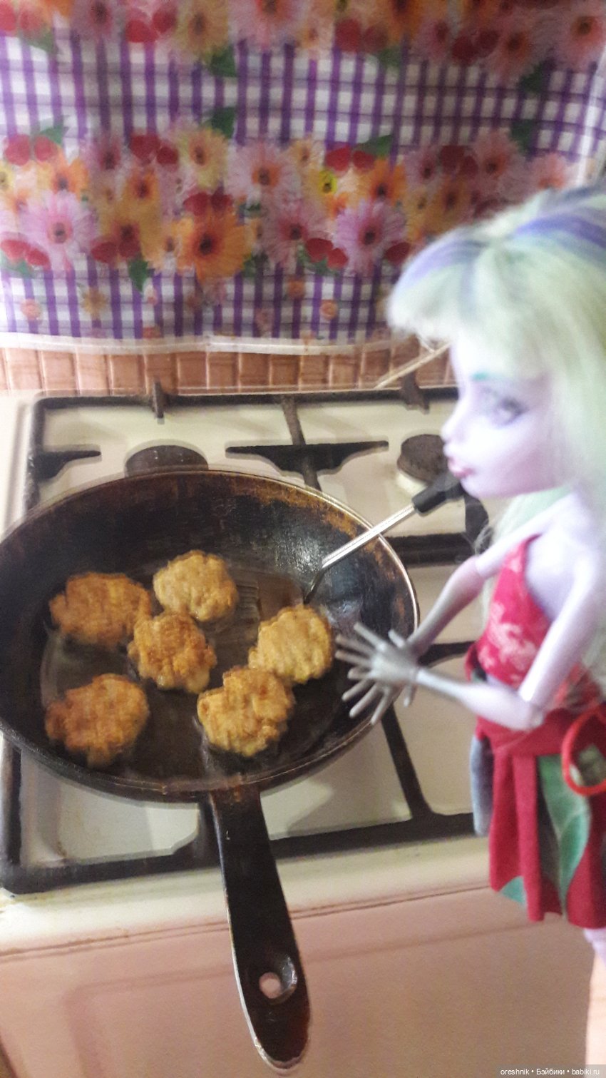 Твайла дежурит на кухне — Куклы Monster High и Ever After High: G1