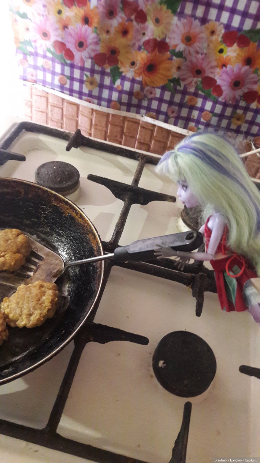 Твайла дежурит на кухне — Куклы Monster High и Ever After High: G1