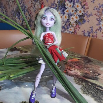 Твайла дежурит на кухне