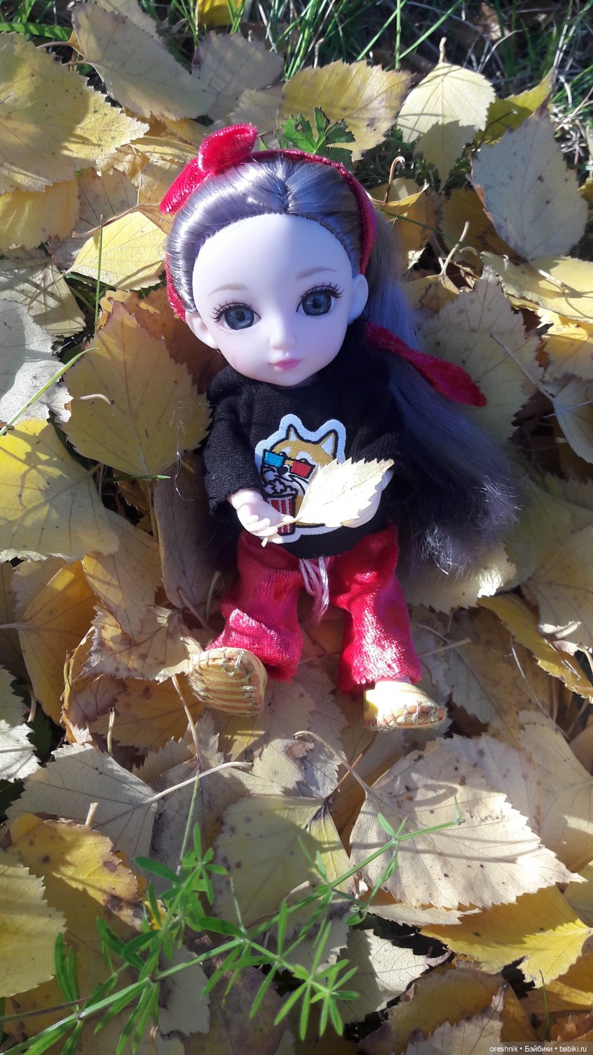 Как я осенью в листьях загорала🍁🍂🌤️