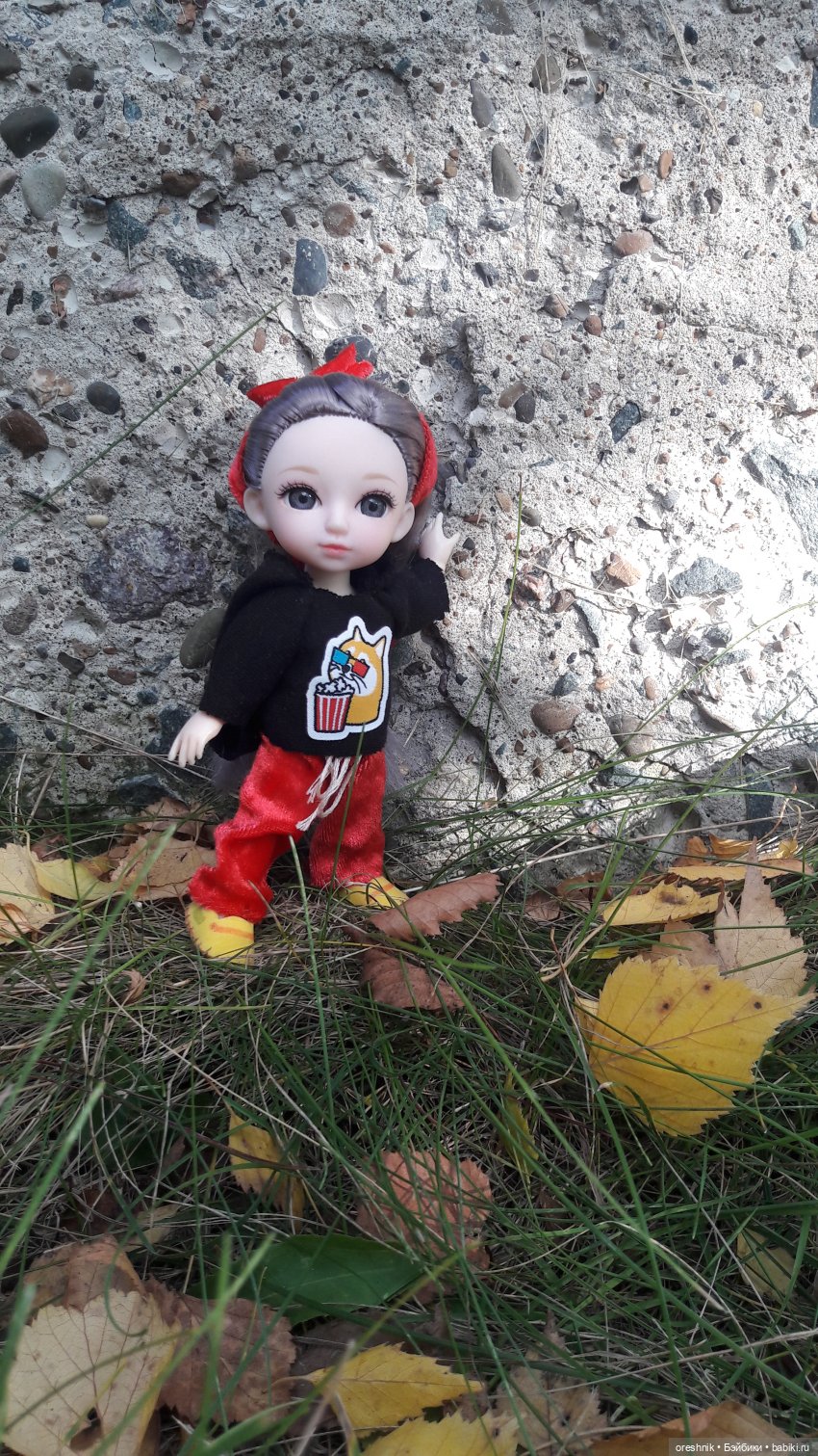 Как я осенью в листьях загорала🍁🍂🌤️