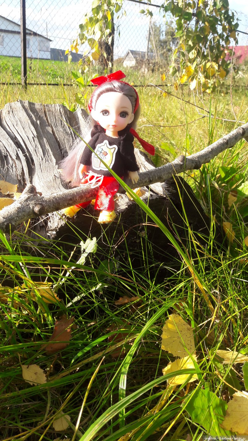 Как я осенью в листьях загорала🍁🍂🌤️