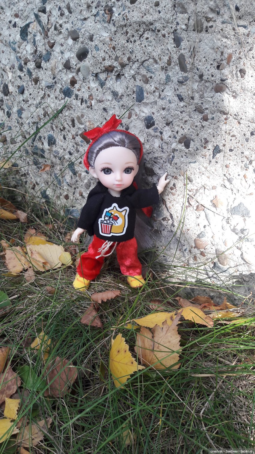 Как я осенью в листьях загорала🍁🍂🌤️