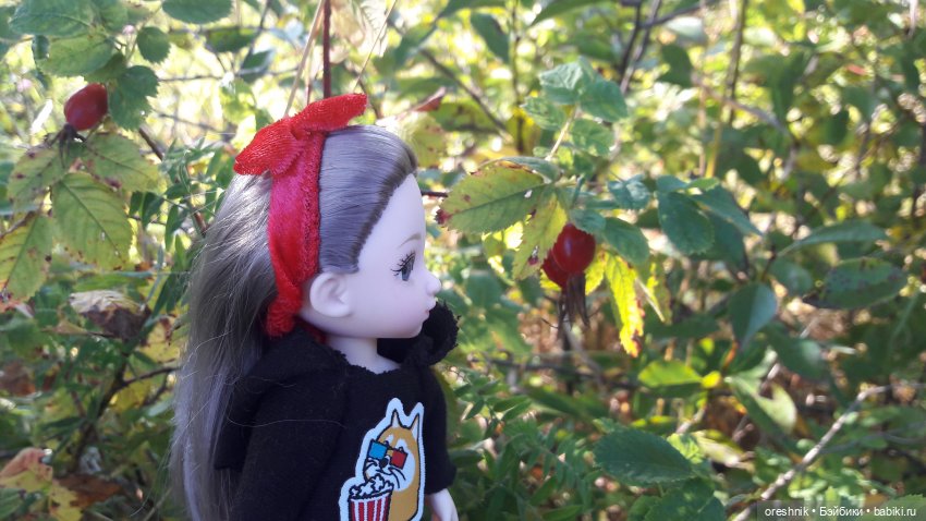 Как я осенью в листьях загорала🍁🍂🌤️