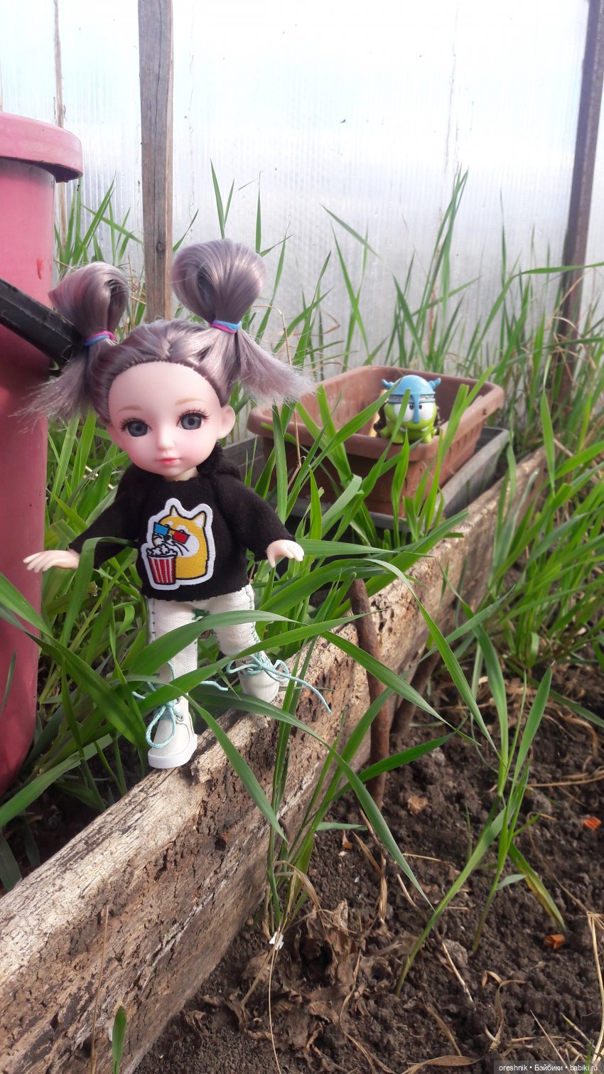 Моя маленькая взрослая Яночка и Ам-нямчик вдыхают весну🌺🌱☀️