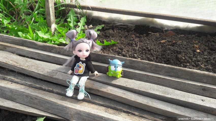 Моя маленькая взрослая Яночка и Ам-нямчик вдыхают весну🌺🌱☀️