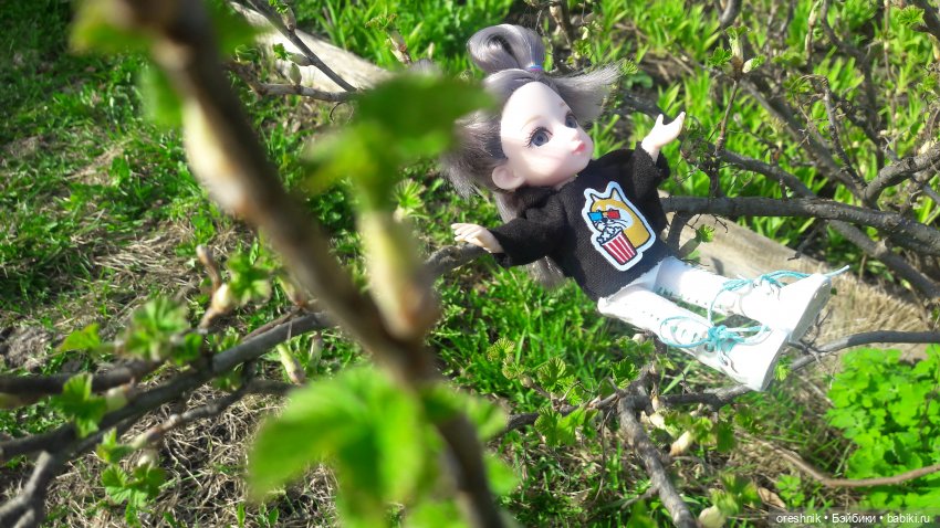 Моя маленькая взрослая Яночка и Ам-нямчик вдыхают весну🌺🌱☀️