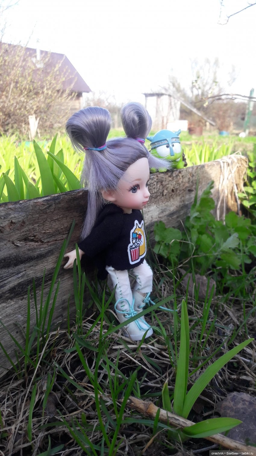 Моя маленькая взрослая Яночка и Ам-нямчик вдыхают весну🌺🌱☀️