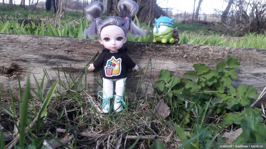 Моя маленькая взрослая Яночка и Ам-нямчик вдыхают весну🌺🌱☀️