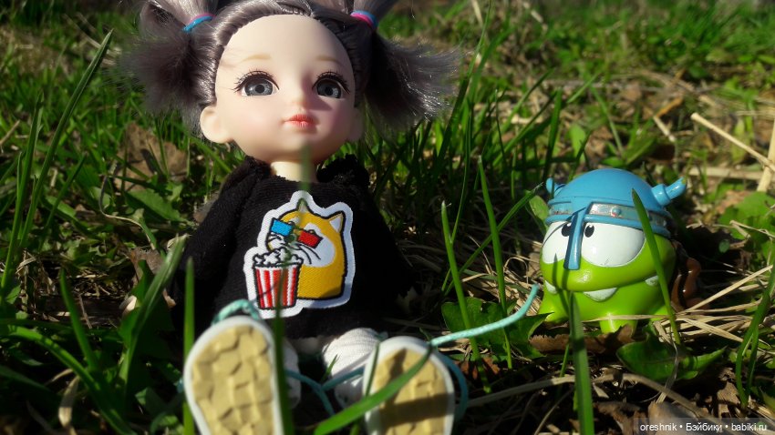 Моя маленькая взрослая Яночка и Ам-нямчик вдыхают весну🌺🌱☀️