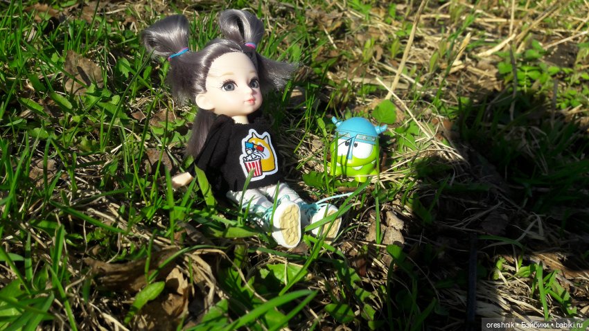 Моя маленькая взрослая Яночка и Ам-нямчик вдыхают весну🌺🌱☀️