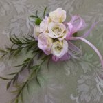 Нежный букетик светлых роз.