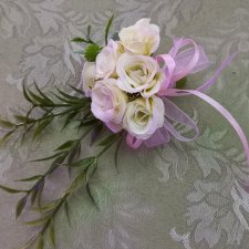 Нежный букетик светлых роз.