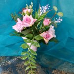 Букет цветов в металлическом ведерке