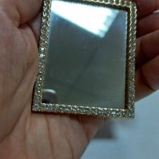 Зеркало в раме со стразами