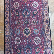 Ковер в бордово-песочных тонах