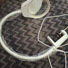 Лампа с лупой настольная