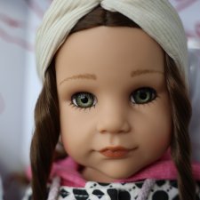 Оливковые ли глазки у новинки "Hannah Staycation Götz" 2022 года?