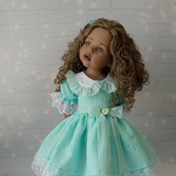 Лея в бирюзовом платье