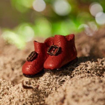 Дюймовочка – история красных ботинок