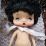 Bokka виниловая азиатская куколка